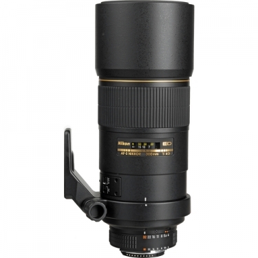 Nikon 300mm F4 ED-IF AF-S Nikkor lens